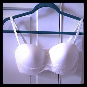Strapless bra with straps